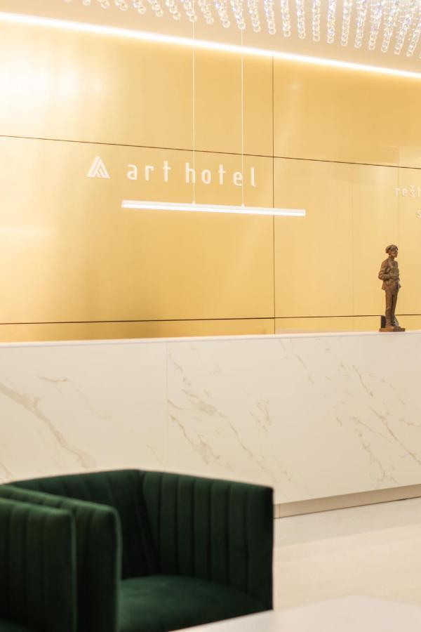 Art Hotel Medzilaborce Esterno foto
